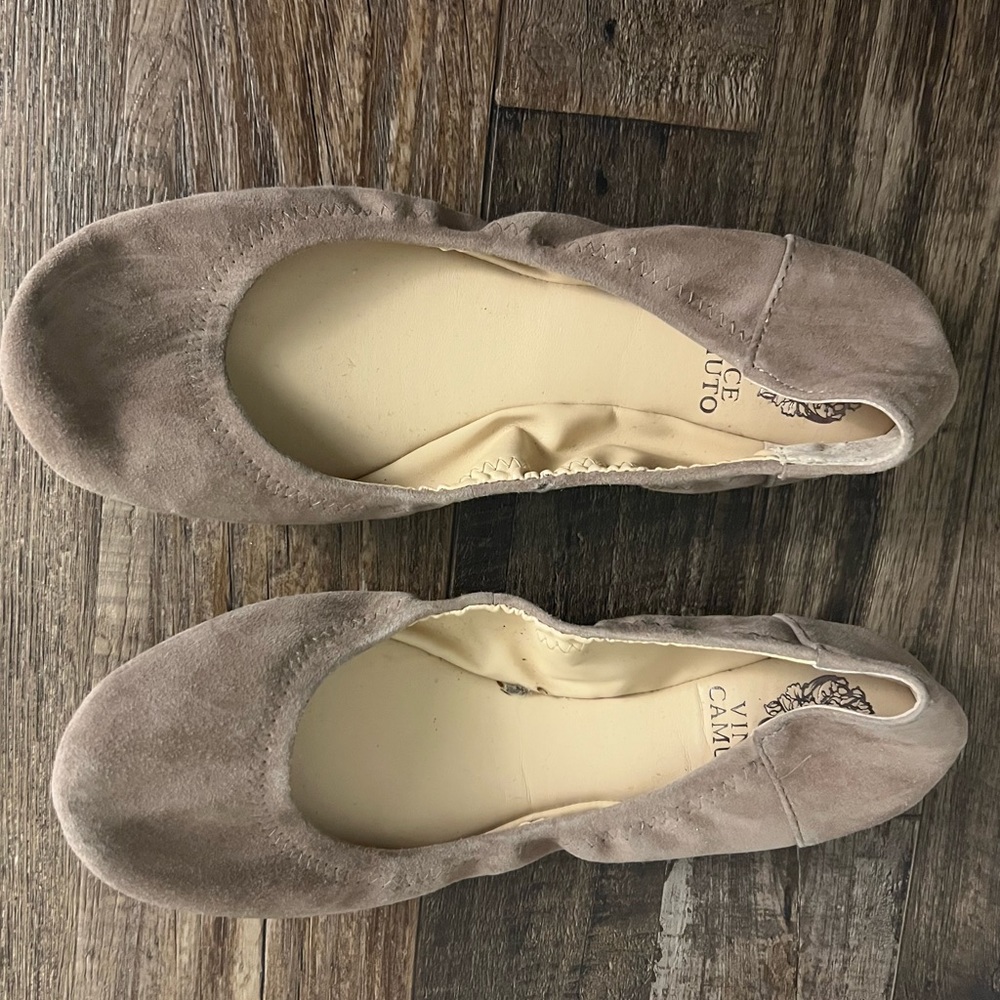 Vince Camuto Beige suede flats size 8